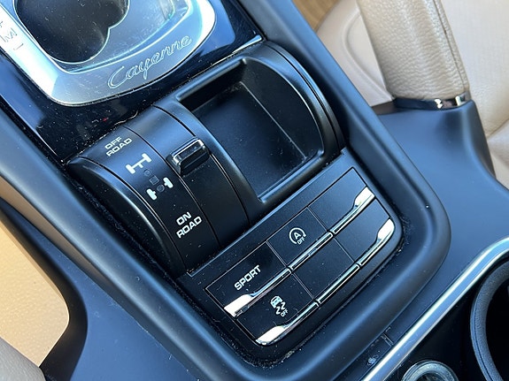 Porsche Cayenne 15 of 23
