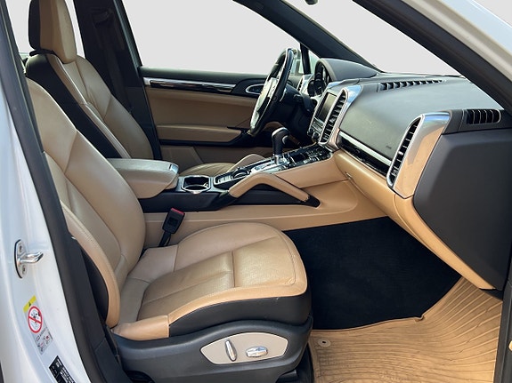 Porsche Cayenne 20 of 23