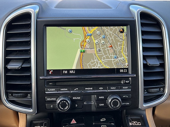 Porsche Cayenne 19 of 23