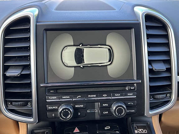 Porsche Cayenne 18 of 23