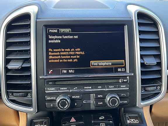 Porsche Cayenne 17 of 23