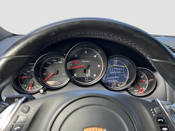 Porsche Cayenne 12 of 23
