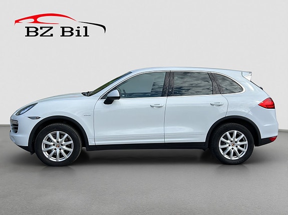 Porsche Cayenne 2 of 5