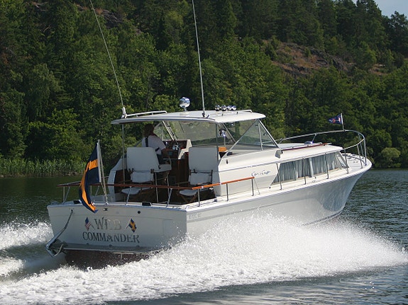 Chris Craft 31 Commander 2 of 5