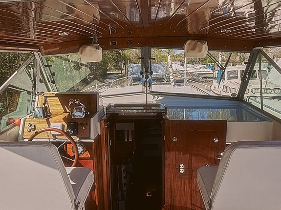 Chris Craft 31 Commander 6 of 12