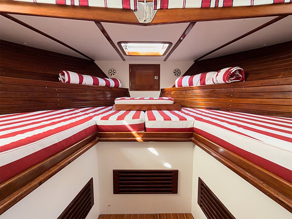Chris Craft 31 Commander 12 of 12