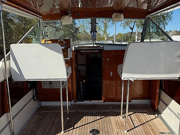 Chris Craft 31 Commander 7 of 12