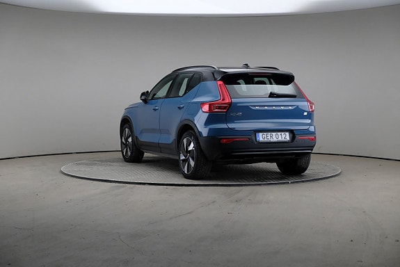 Volvo XC40 2 of 5