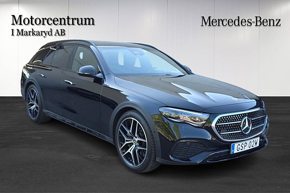 Mercedes-Benz E300 de 2 of 11
