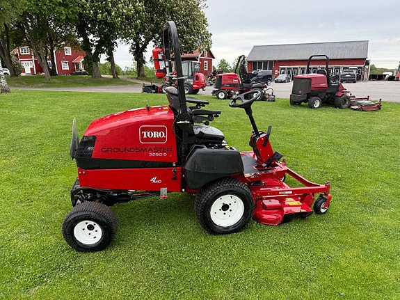 Toro 3280D Låga timmar Åkgräsklippare 4 of 11