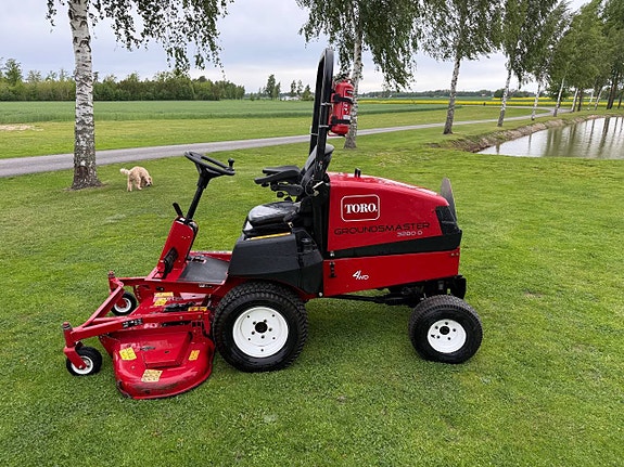 Toro 3280D Låga timmar Åkgräsklippare 8 of 11