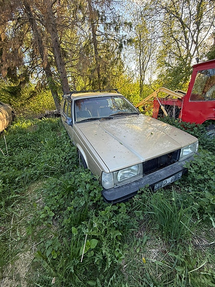 Volvo 740 2 of 8