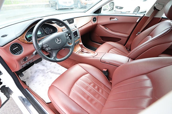 Mercedes-Benz CLS350 12 of 27