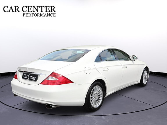 Mercedes-Benz CLS350 5 of 5