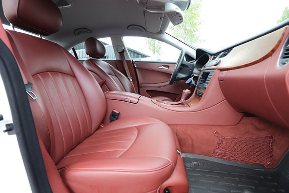 Mercedes-Benz CLS350 14 of 27