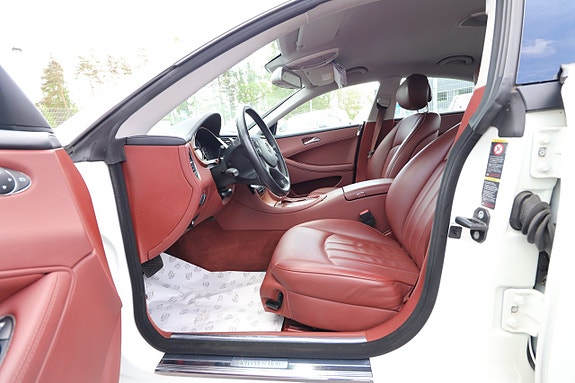 Mercedes-Benz CLS350 13 of 27