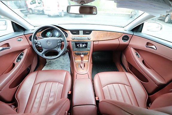 Mercedes-Benz CLS350 11 of 27