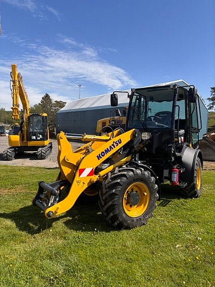 Komatsu WA80M-8 2 of 5