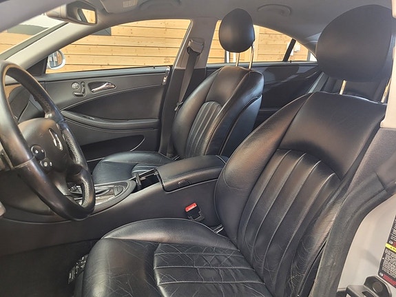 Mercedes-Benz CLS350 14 of 26