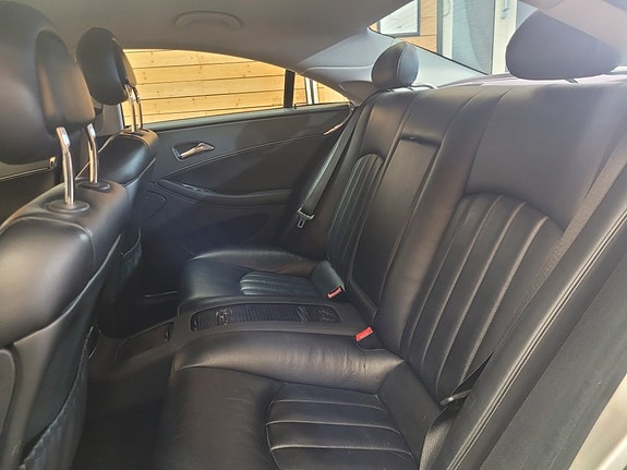 Mercedes-Benz CLS350 16 of 26