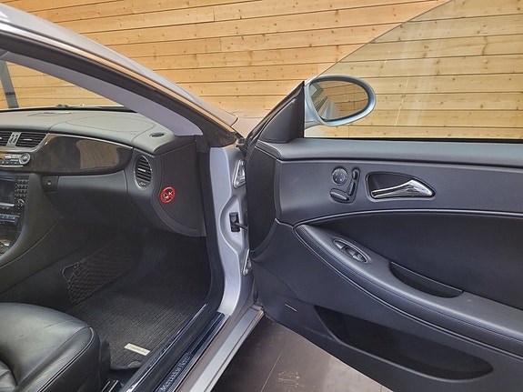 Mercedes-Benz CLS350 22 of 26