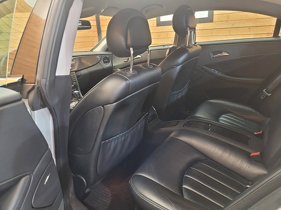 Mercedes-Benz CLS350 17 of 26