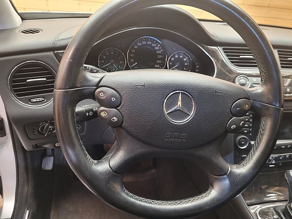 Mercedes-Benz CLS350 11 of 26