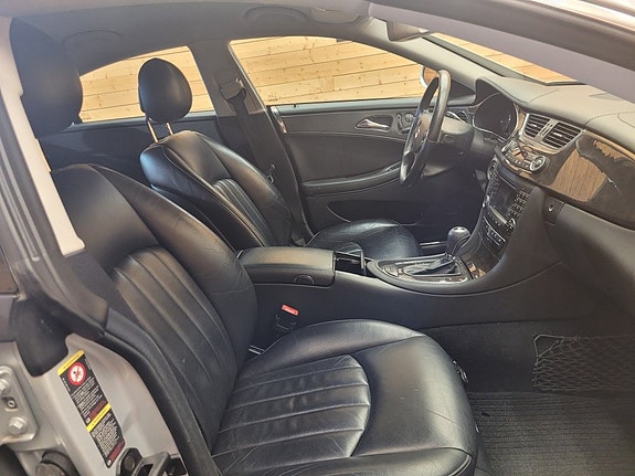Mercedes-Benz CLS350 23 of 26