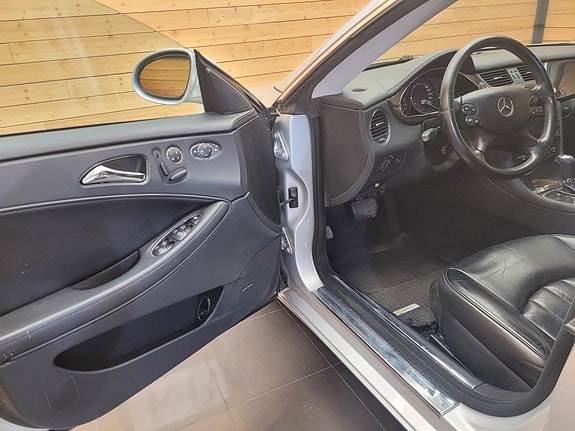 Mercedes-Benz CLS350 13 of 26