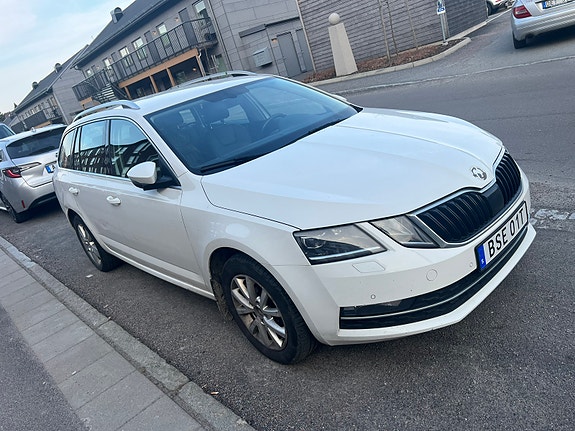Skoda Octavia 2 of 4