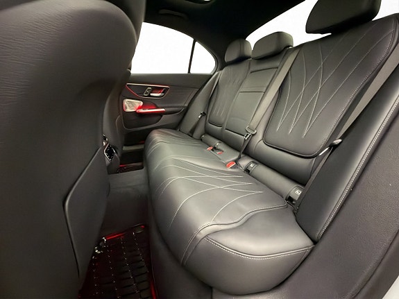 Mercedes-Benz C400 e 29 of 30