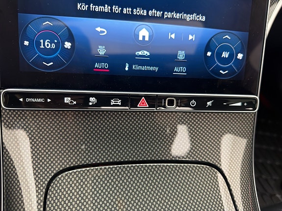 Mercedes-Benz C400 e 26 of 30