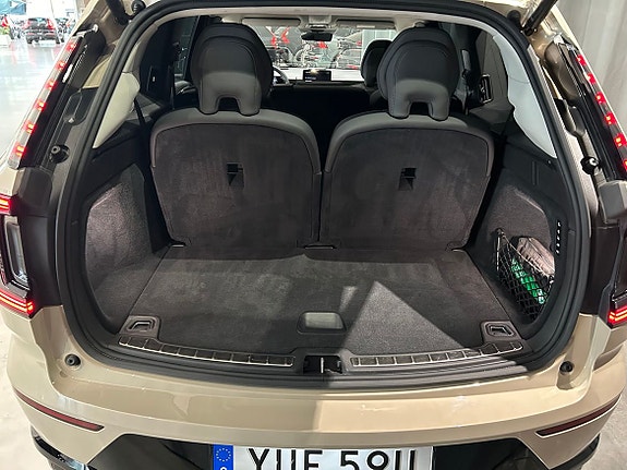 Volvo EX90 13 of 20