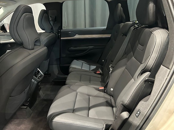 Volvo EX90 11 of 20