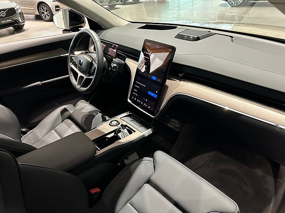 Volvo EX90 16 of 20