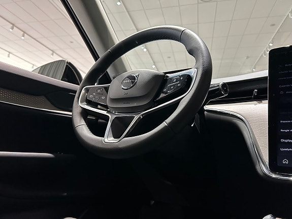 Volvo EX90 18 of 20