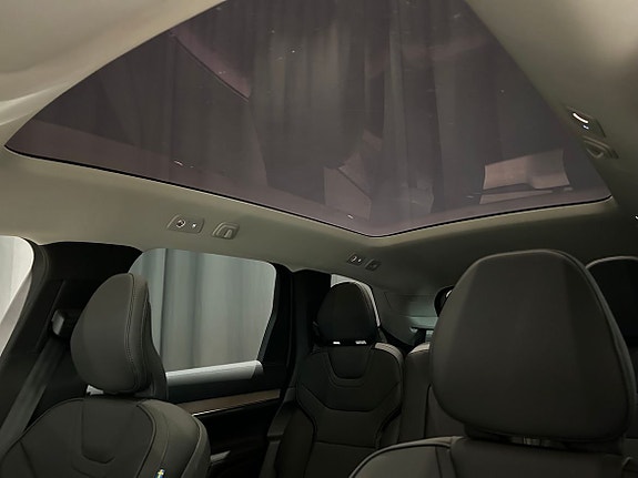 Volvo EX90 10 of 20