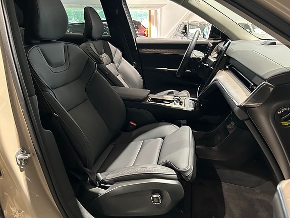 Volvo EX90 15 of 20