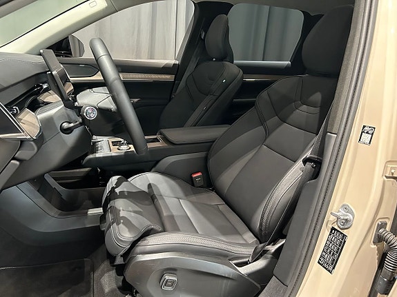 Volvo EX90 8 of 20