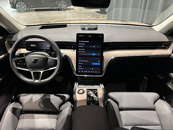 Volvo EX90 17 of 20