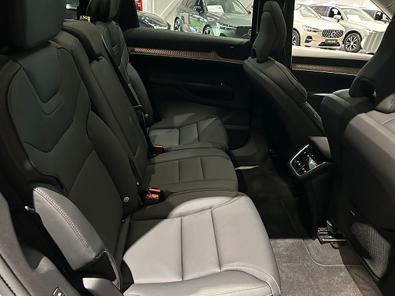 Volvo EX90 14 of 20
