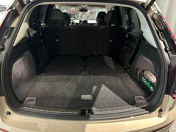 Volvo EX90 12 of 20