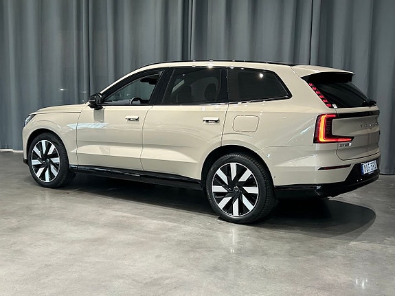 Volvo EX90 6 of 20