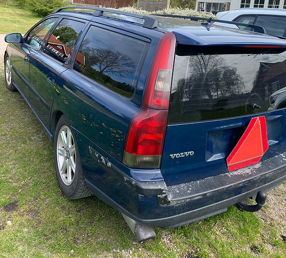 Volvo V70 2 of 4