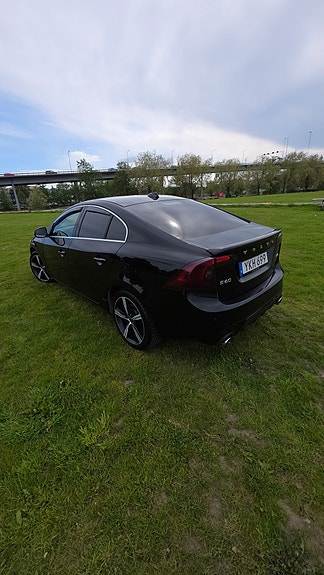 Volvo S60 4 of 5