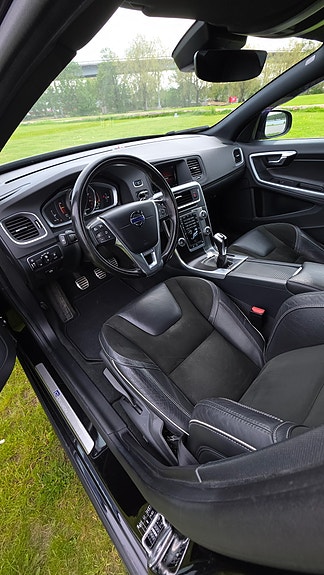 Volvo S60 2 of 5