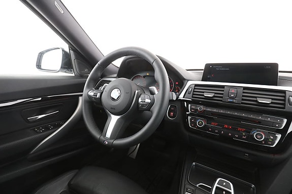 BMW 330i 13 of 30