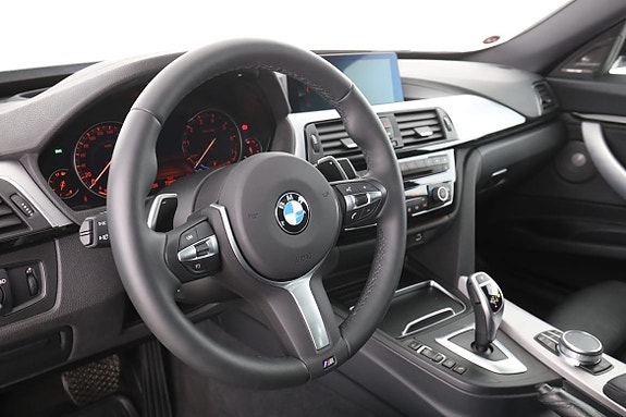BMW 330i 11 of 30
