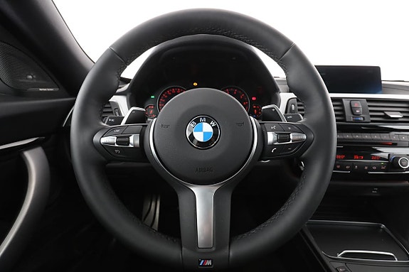 BMW 330i 17 of 30