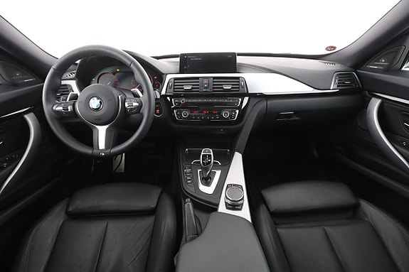 BMW 330i 12 of 30